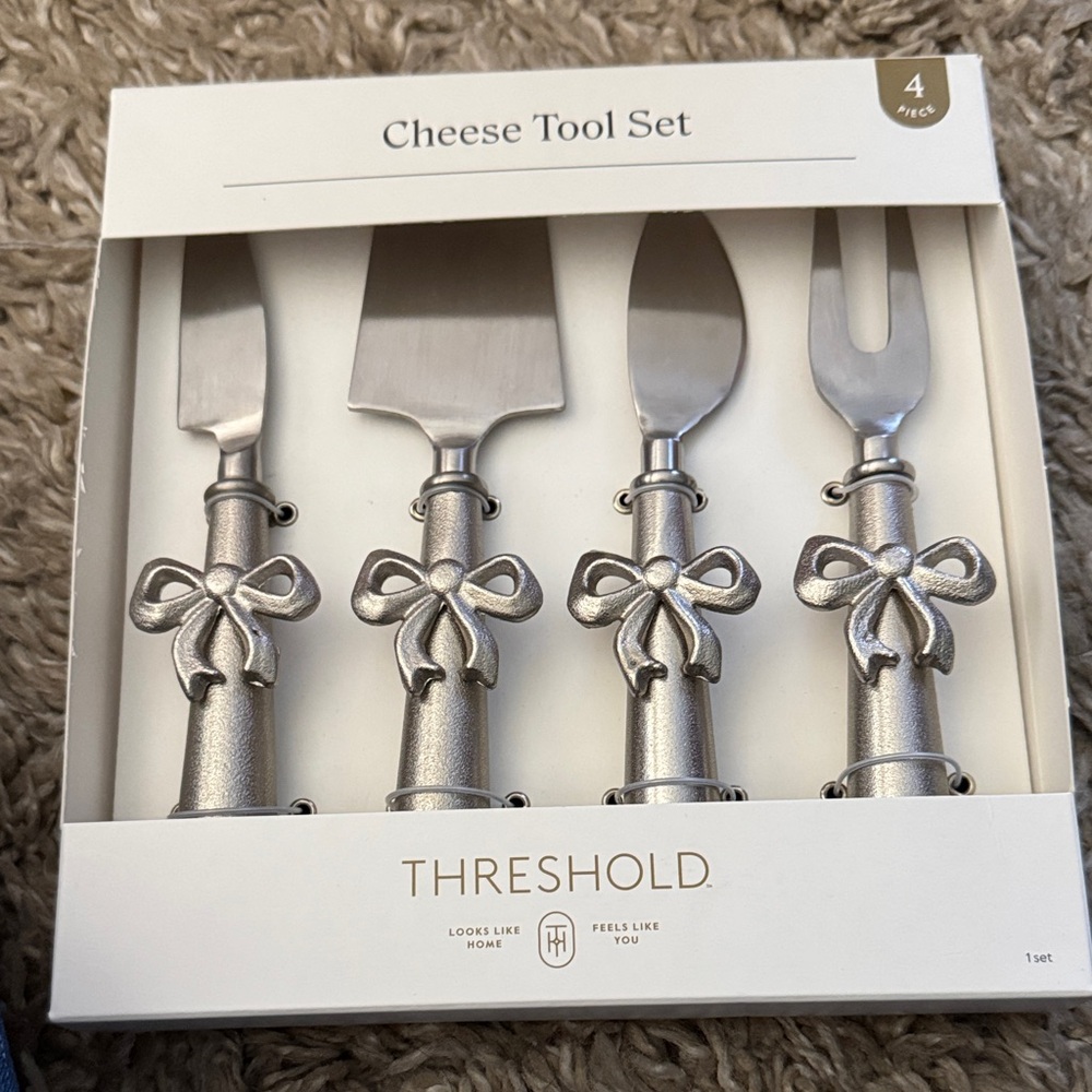 Threshold Silver Bow-Handle 4-Piece Cheese Tool Set new in box